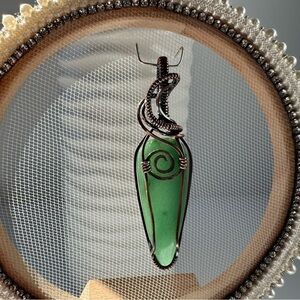 ARTISAN Aventurine Cabochon Copper Wire Wrap Pendant
